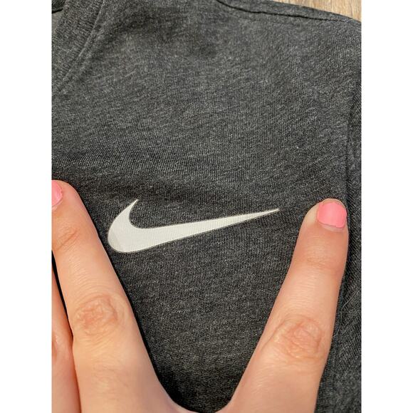 Nike Men’s Gray Athletic Cut T-Shirt Size Small - Picture 5 of 11